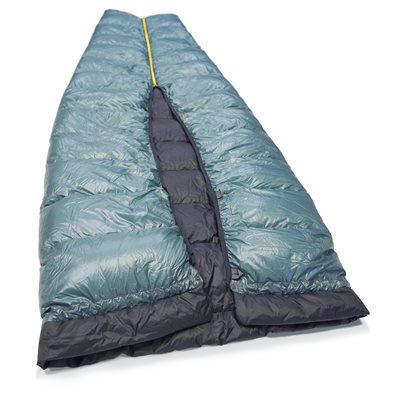 SPACÁK SCALE QUILT 215 foggy blue/black